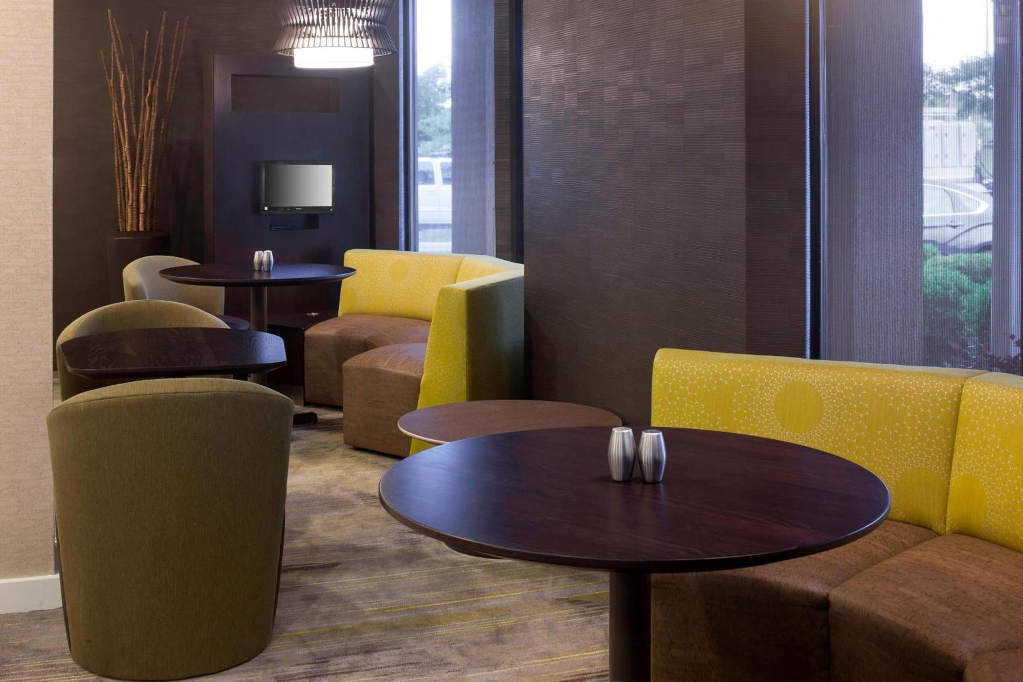 Courtyard Hotel 3*