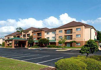 Courtyard 3*